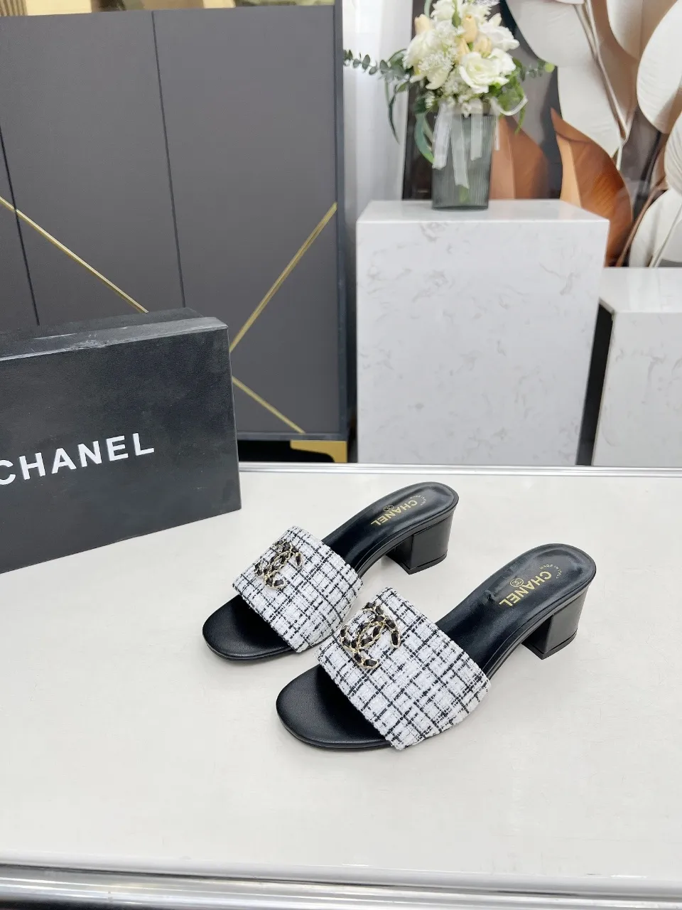 👟👟Ex-factory price 380👟👟 Genuine leather sole +30 chanel Chanel 2024 new slippers🔥🔥 Official website counter, fabric sheepskin, lining sheepskin, foot pad goatskin, 3 colors optional, size 35-42, genuine leather sole +30